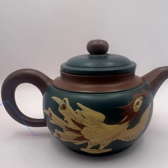 Vintage Yixing Zisha Clay Teapot – Handcrafted Chinese Purple Sand Pot - Picture 2 of 10